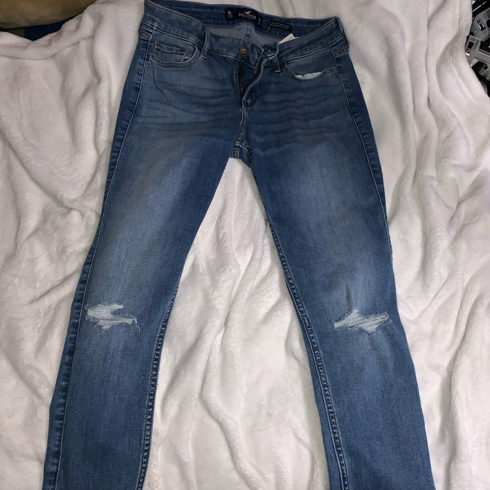 Hollister Low-Rise Crop Super Skinny Jeans